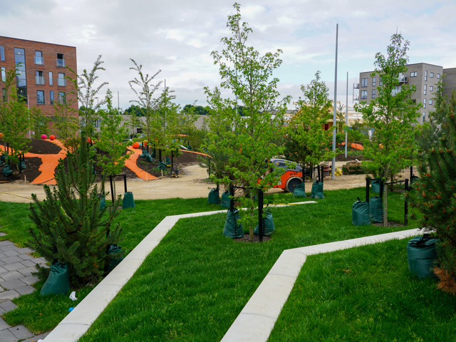 Skoleparken i Naerheden