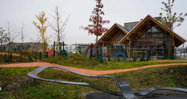 Skoleparken Med Kvarterhuset